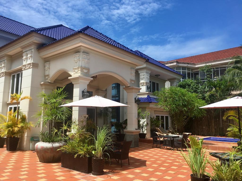 Villa D' Artagnan Hotel & Restaurant Sihanoukville Exterior photo